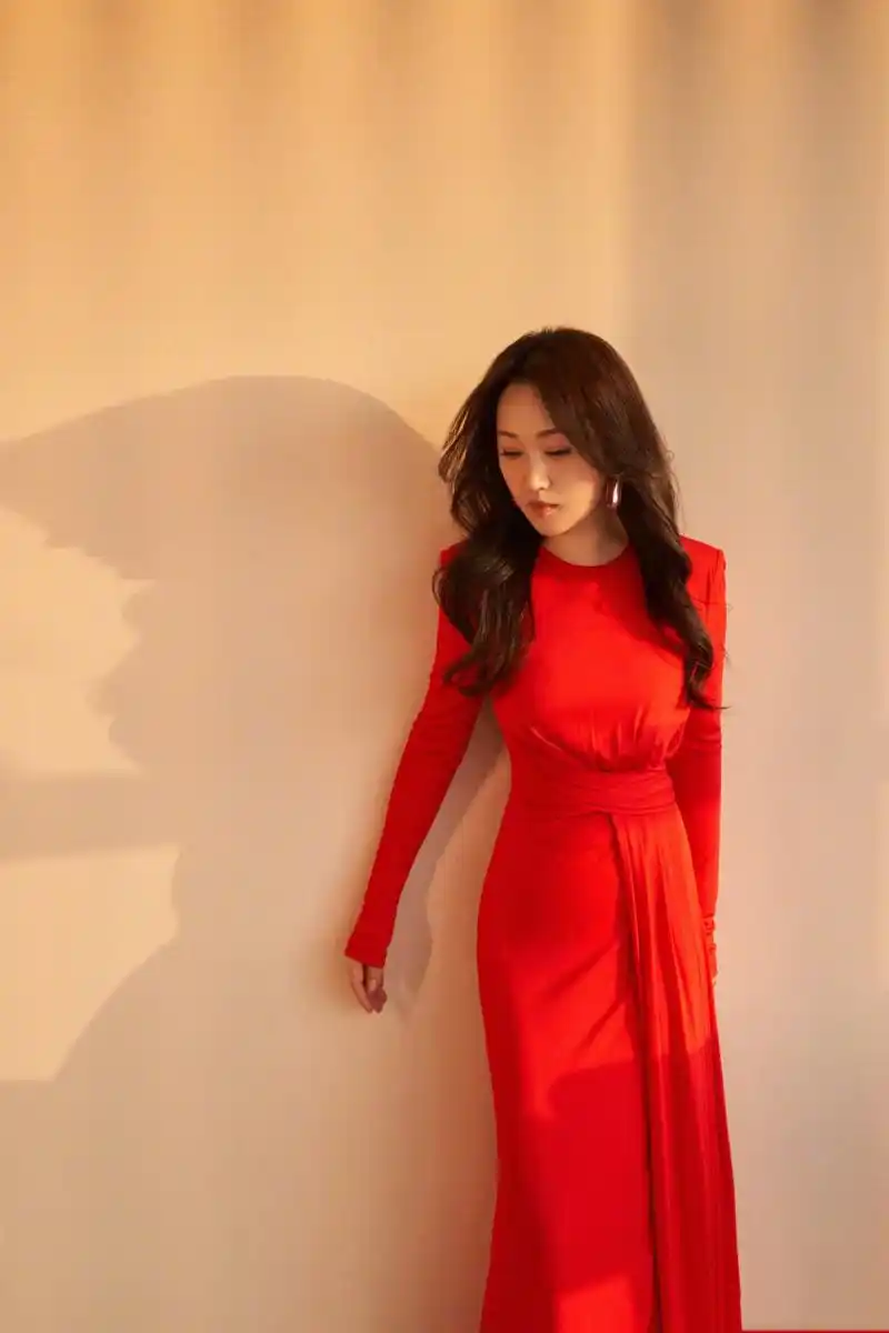 杨钰莹红裙壁纸图集