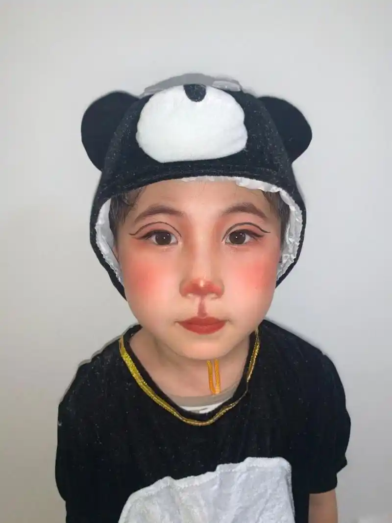 幼儿园毕业典礼的小熊妆容 超级可爱 眼影78红棕色系(3ce)四色眼影