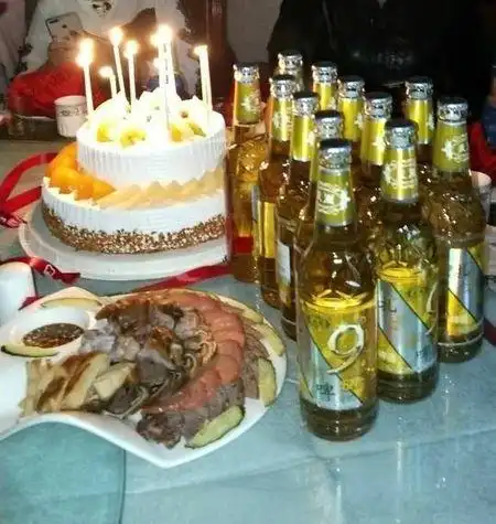 展开全部 我知道啊!我们同事过生日喝的这种