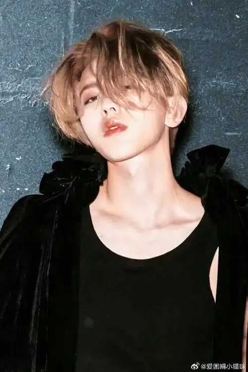 蔡徐坤allblack##蔡徐坤暗黑斗篷造型