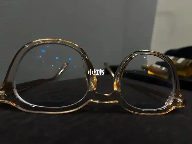 在眼镜里发现星光