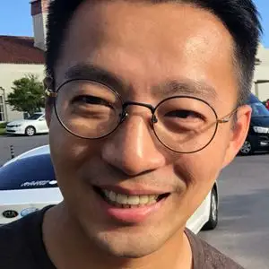 眼镜框男潮人图片