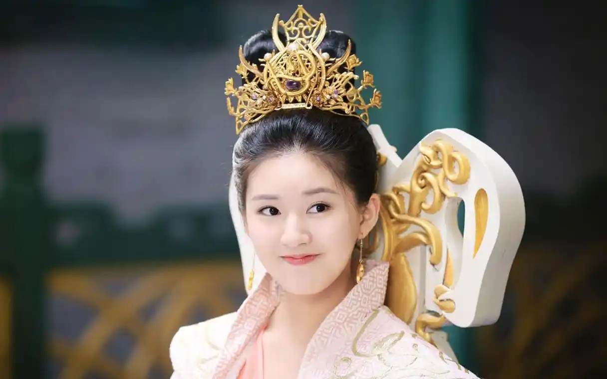 赵露思:新生代明星的成长之路 赵露思是通过《凤囚凰》中马雪云这个角