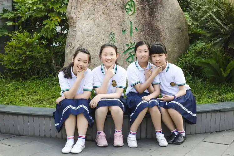 2019届朱家角小学五(4)班毕业照合影部分