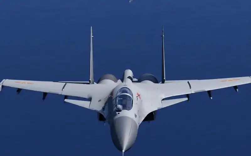 歼15眼镜蛇机动【航母降落hd】