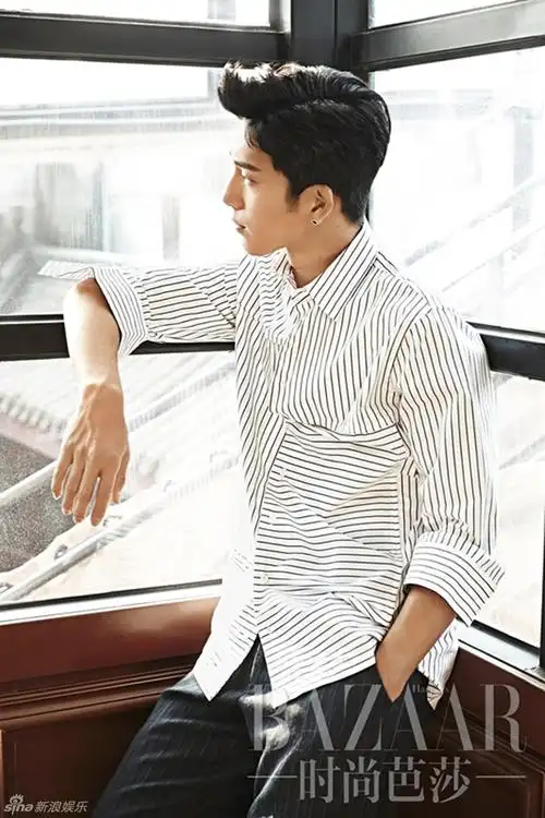 组图:井柏然时尚写真慵懒姿态演绎男人魅力