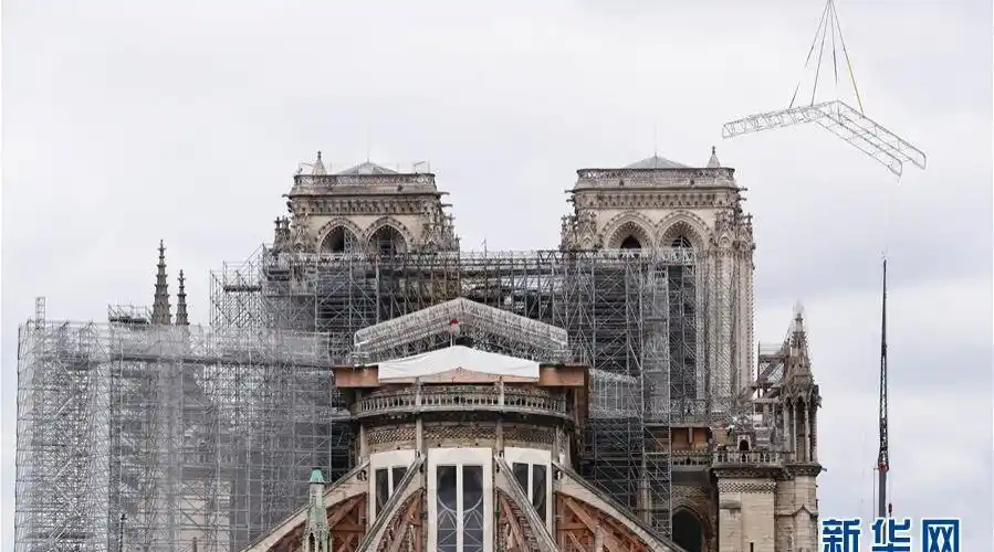 法国考虑"按原样"重建巴黎圣母院塔尖