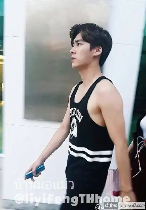 李易峰肌肉照不一样的屠苏