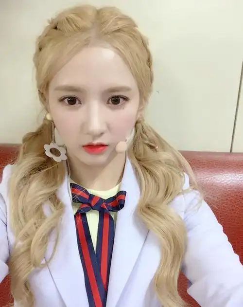 刘些宁和吴宣仪是朋友出道3年组合已名存实亡参加创3实力被质疑