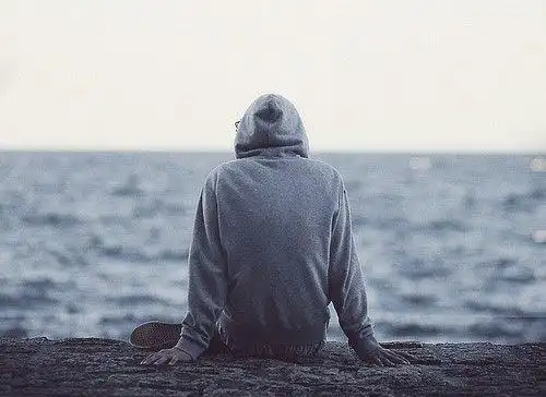 伤感欧系男生背影大图