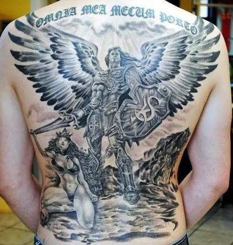 满背男士霸气的纹身天使图案