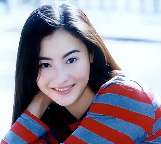 哪有啥一碗水端平啊,连基因都偏心得很,瞧瞧这些明星的兄弟姐妹