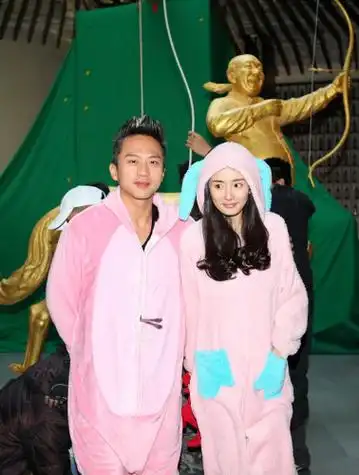 《分手大师》邓超自封贱男 杨幂不停工