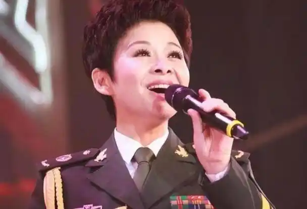 董文华当年与赖昌星的绯闻沸沸扬扬,为何她丈夫却对她始终如一?