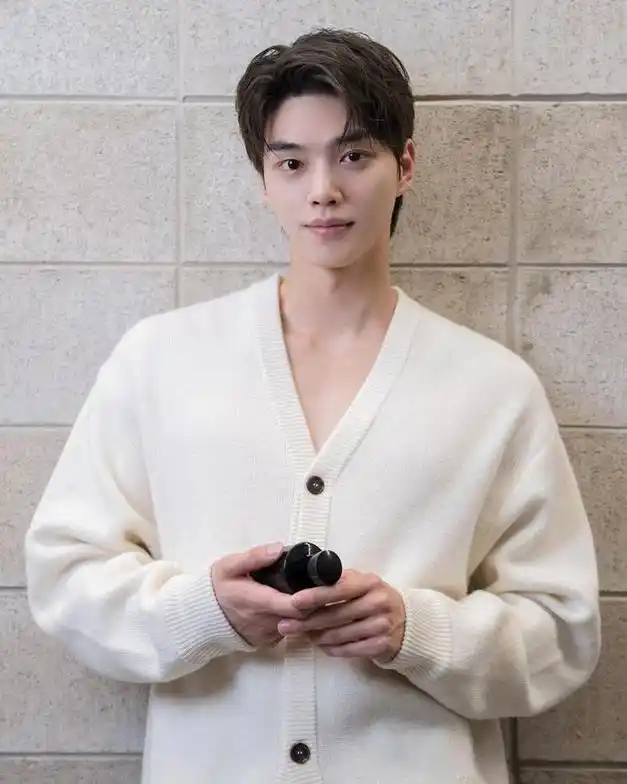 冠军破3800万超狂|男神|南柱赫|女明星_网易订阅