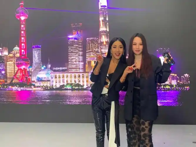 与辣妹吉克隽逸的合影