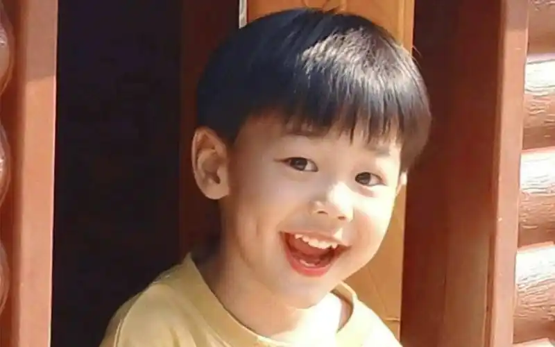 dew 丢丢小时候好可爱啊古灵精怪