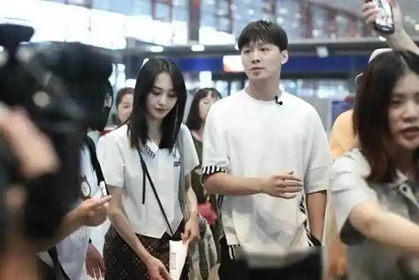 郑爽虐童事件升级!张恒手握完整证据,郑爽不回国另有原因