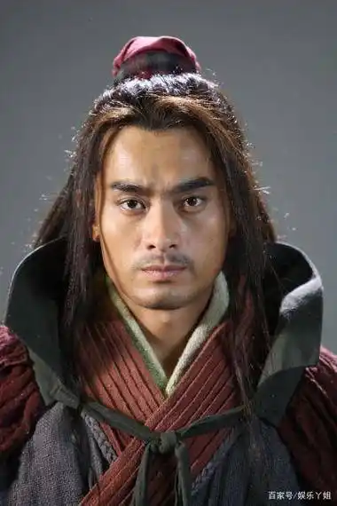 差10岁却一见钟情,孩子一跟爸姓一随妈姓,这才是娱圈模范夫妻_陈龙