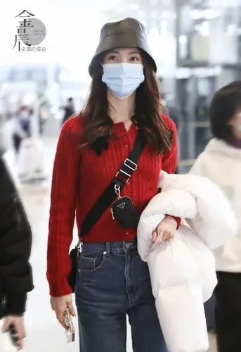 金晨机场私服造型