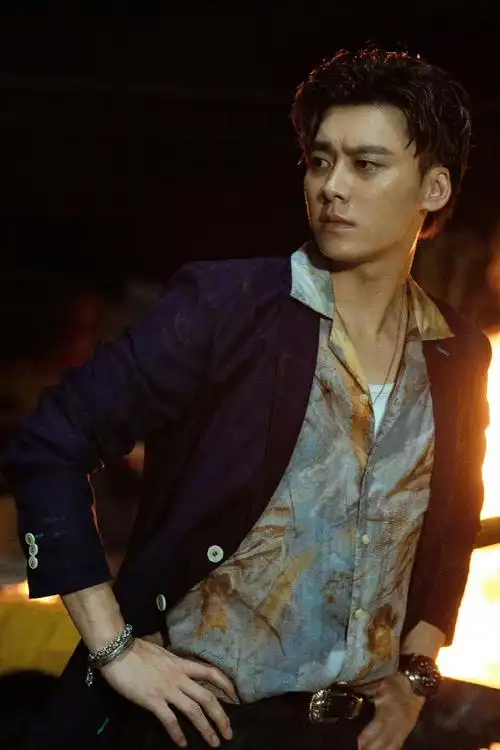 把花衬衫穿到极致的男人 早上好呀@李易峰#峰启新一岁,事事常安乐