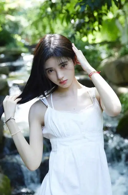 女神鞠婧祎户外写真3k全面屏手机壁纸