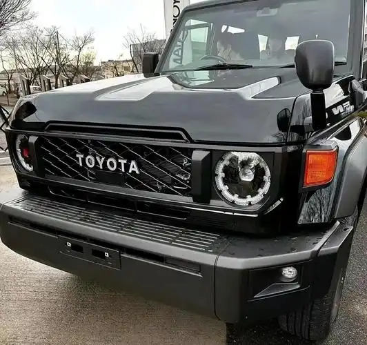 全新丰田陆巡lc亮相,黑色"西装暴徒"造型,引领豪华越野新座驾