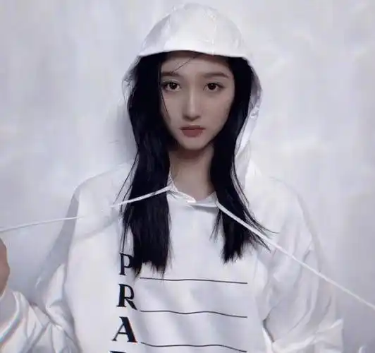 视觉中国才是真的"卸妆水",看到生图下的关晓彤,确定23岁?