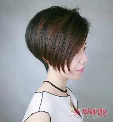 女生多发量碎发波波头发型