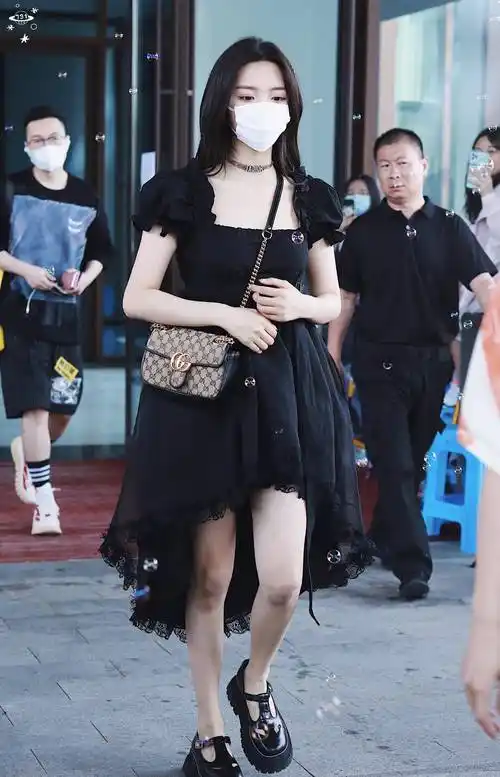 杨超越双马尾好少女紧身t恤秀身材网友原来这么有料