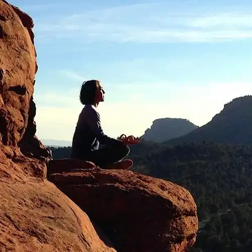 沉思的男人高清头像图片不要被物质奴役