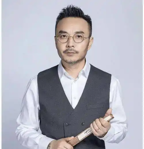 "众星捧月"般的"芒果台一哥"汪涵,为何观众缘会走在下坡路?