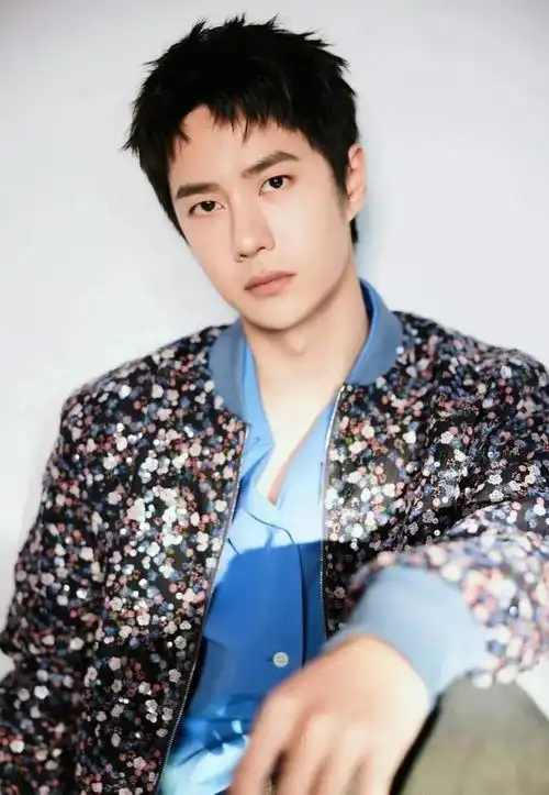 微博电影之夜投票,肖战领先,王一博紧随其后,朱一龙张艺兴上榜|王源