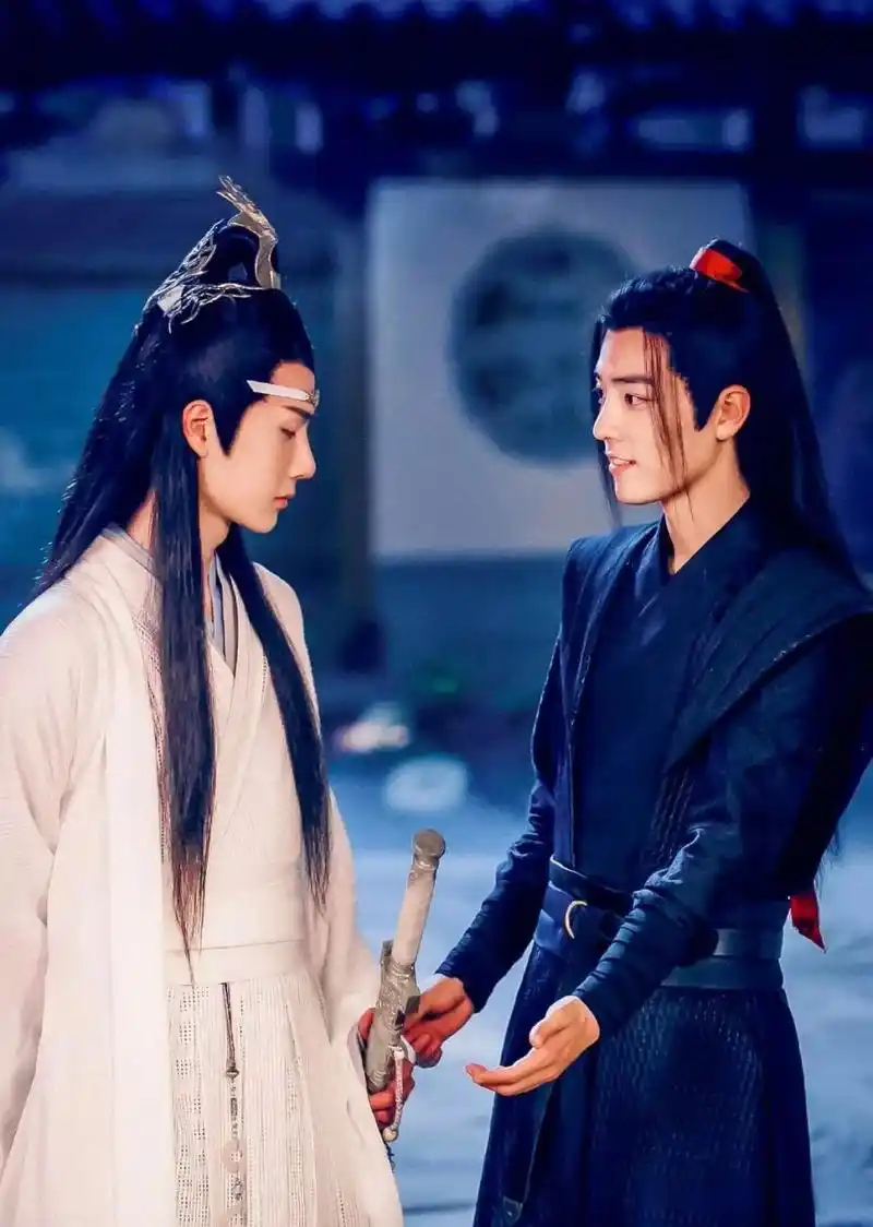 星光大赏开场是《无羁》,cp粉和剧粉梦回19年,肖战和王一博两家则是