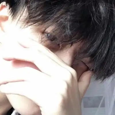 你一出现我就会笑:-d 男生头像-第1张