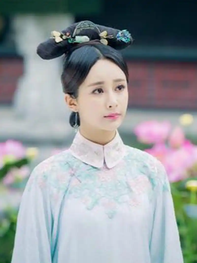 中的杨紫:演技派新秀的崛起 首先,我必须说,杨紫在《龙珠传奇》中的