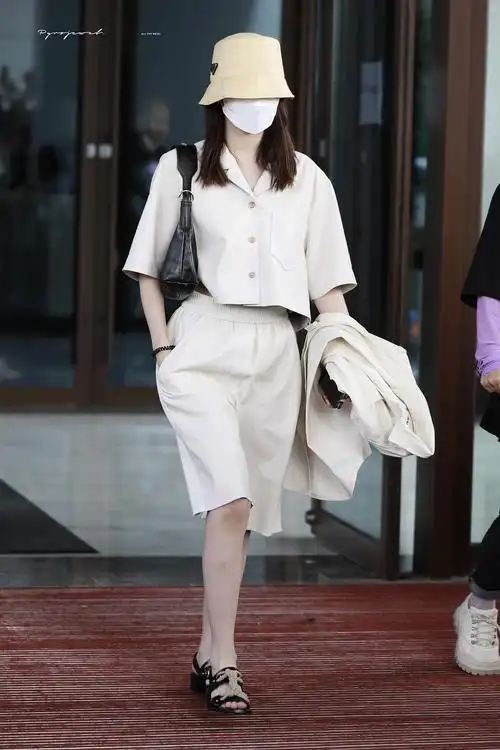 01010101孟美岐穿凉鞋了鞋子好看