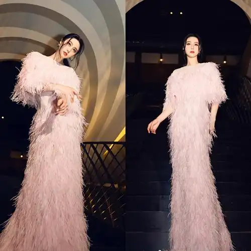 原创范冰冰年后首秀穿重工礼服还有男友人助阵生图曝光肿得没法看