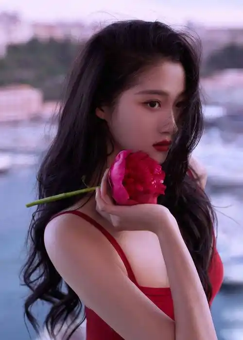 关晓彤最新海边造型神了!