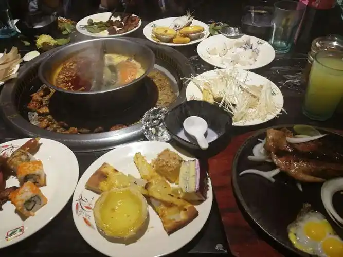 玩着玩着就到了晚上,随便找了一家饭店吃饭.