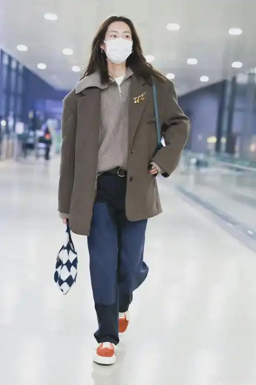 刘雯的日常穿搭图片,刘雯日常穿搭图片-图片大观-奇异网