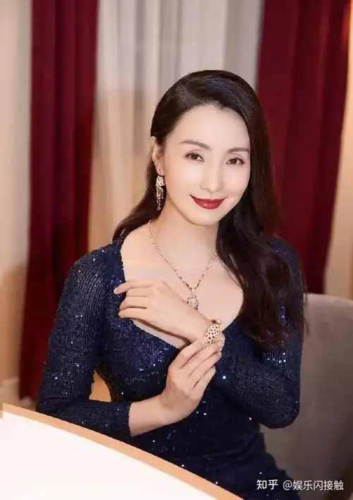 48岁小陶虹再现"小龙女"风采,看了她的房间,网友直呼徐峥高攀了