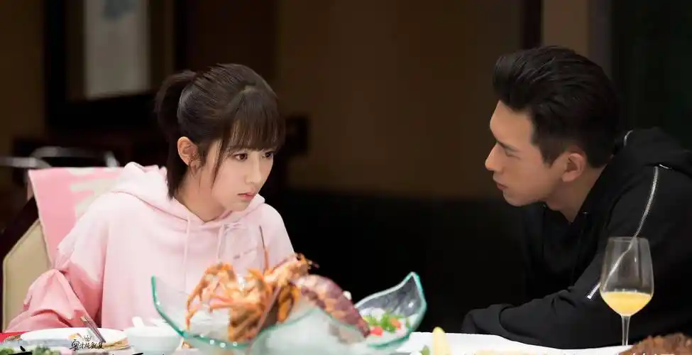 至于许诺的甜宠剧,《亲爱的热爱的》角色韩商言为何如此不开心?