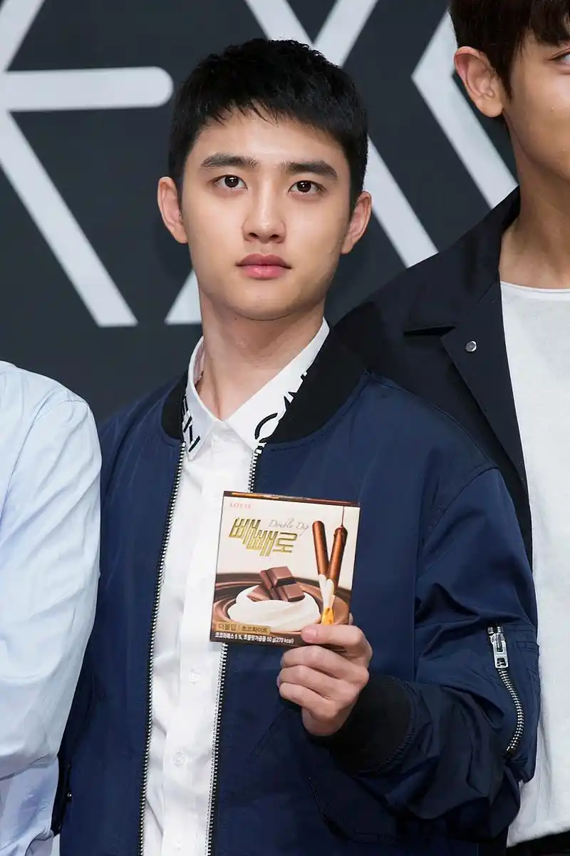 网爆exo都暻秀在室内吸烟,你怎么看?