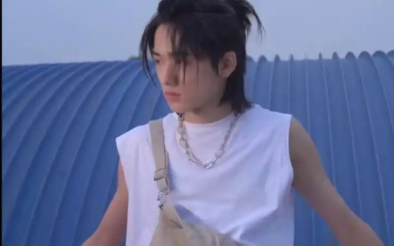 【宋亚轩】有没有人和他说过,他真的很港!狼尾真的好配他啊!