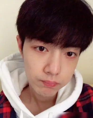 男星素颜的样子,鹿晗皮肤好,许凯眼袋明显,黄子韬的状态很真实