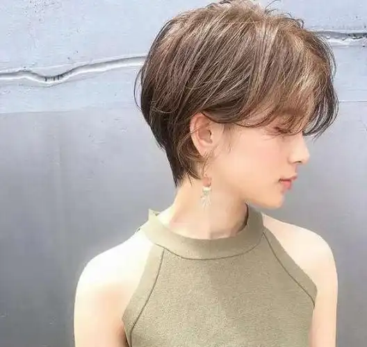 时尚的别耳清爽短发