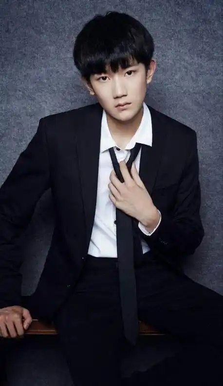 甚至在三小只还没有分开的时候,就是队内唯一威胁到王俊凯地位的人!