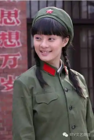 杨幂军装照被曝光女星飒爽军装照谁是最美女兵