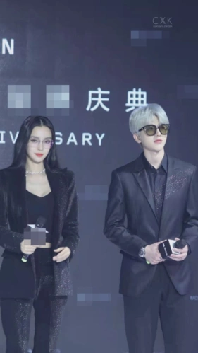 angelababy蔡徐坤同框 豪门姐弟既视感